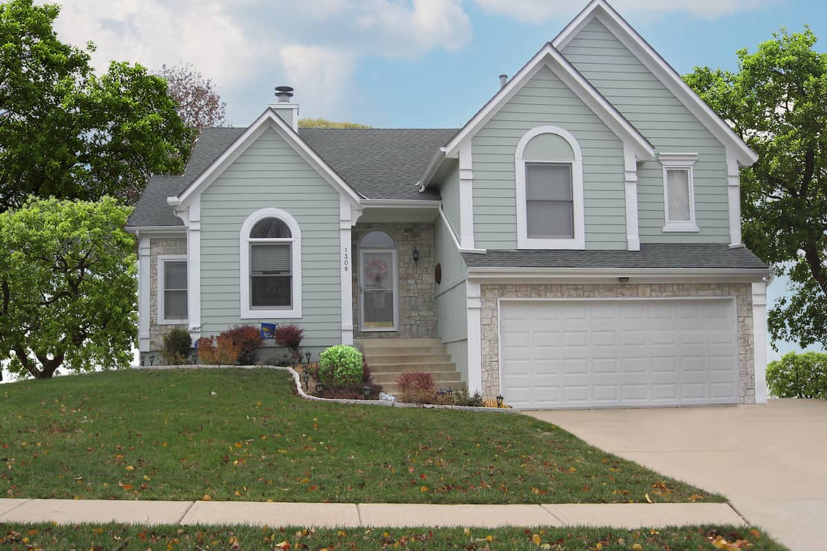 4-Bedroom, 1681 Sq Ft Multi-Level House - Plan #147-1018 - Front Exterior