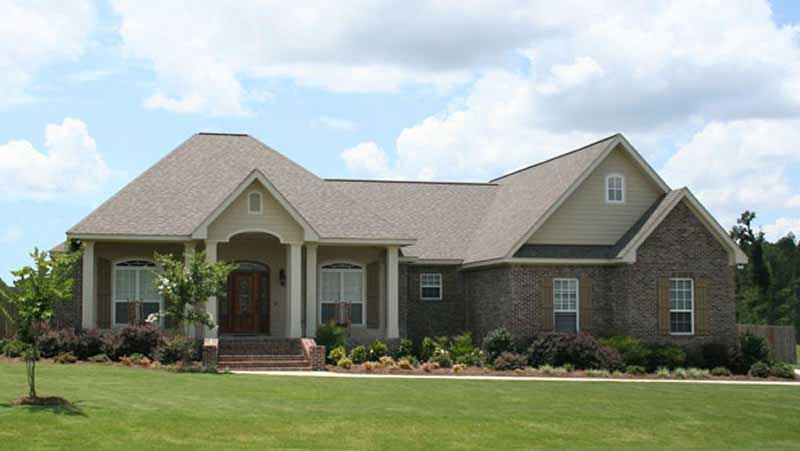 Front elevation of Ranch home (ThePlanCollection: House Plan #141-1072)