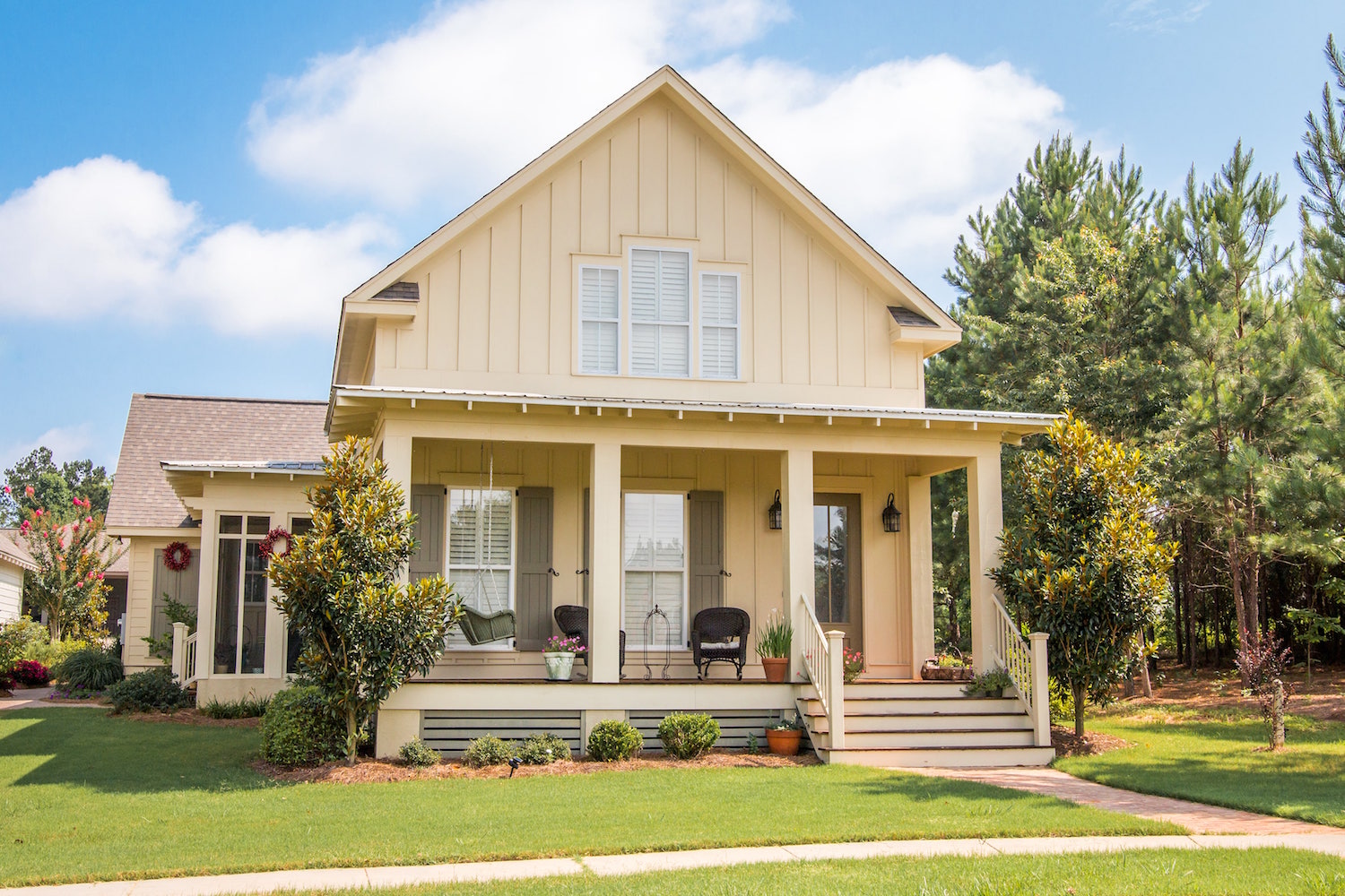 3-Bedroom, 2185 Sq Ft Cottage House Plan - 142-1096 - Front Exterior