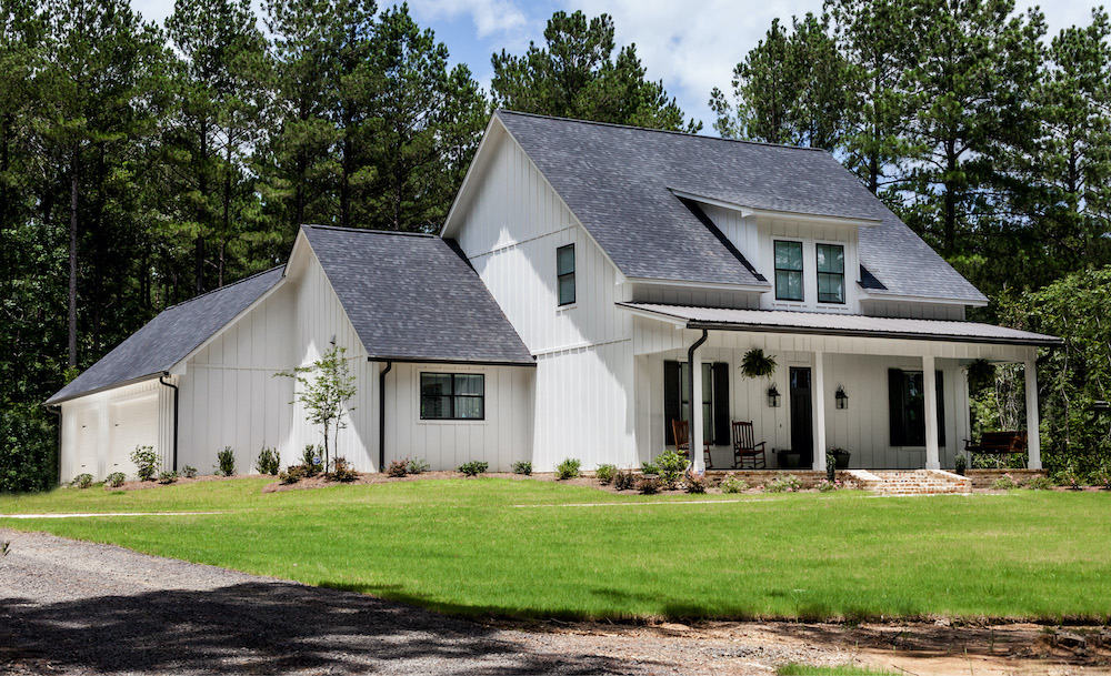 Farmhouse Floor Plan - 3–4 Bedrms, 3.5 Baths - 2672 Sq Ft - Plan #140-1101